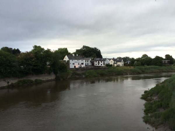 Hanbury Arms, där Tennyson diktade om Arthursagan med utsikt över floden Usk.